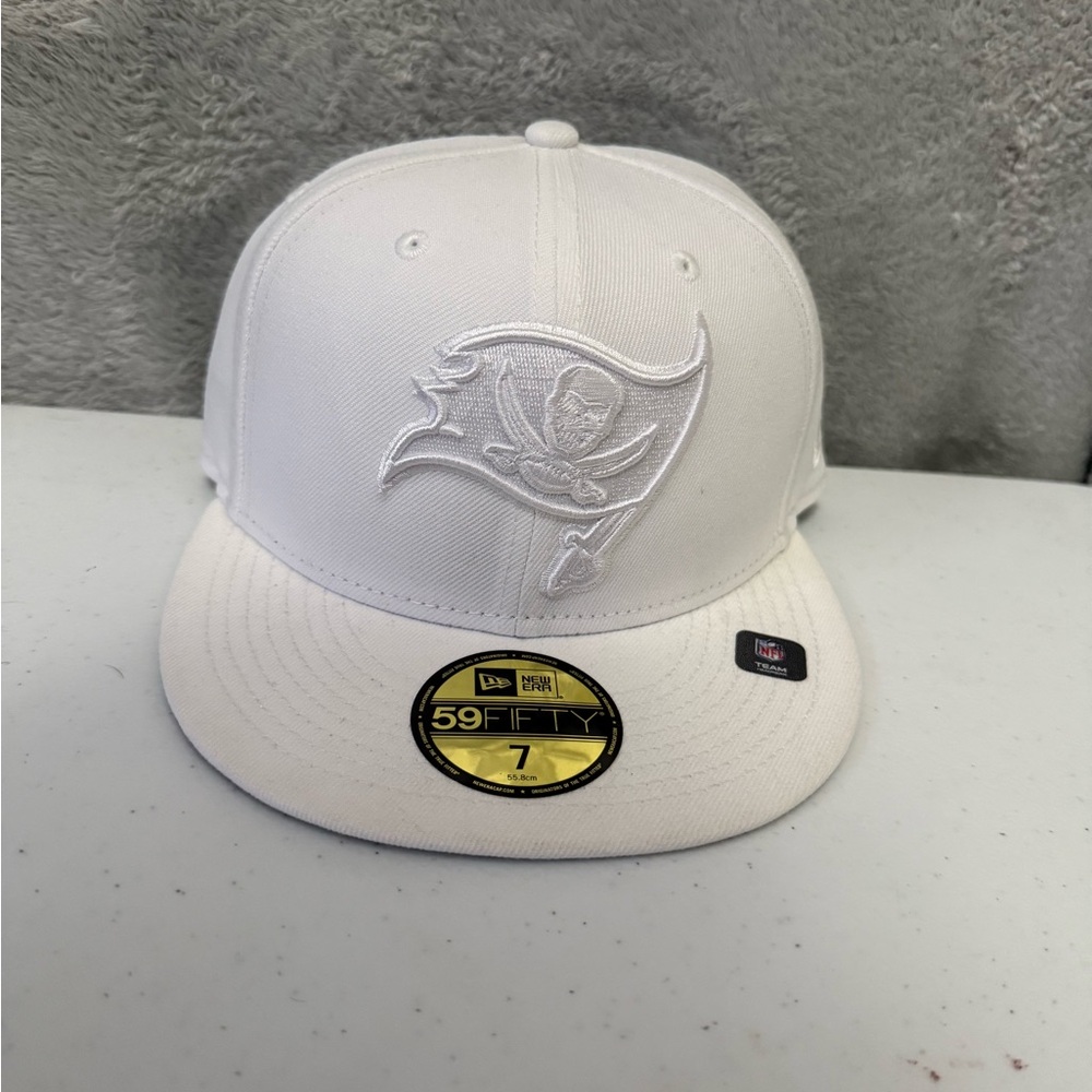 Tampa Bay Buccaneers New Era 59FIFTY White on White Fitted Hat Size 7